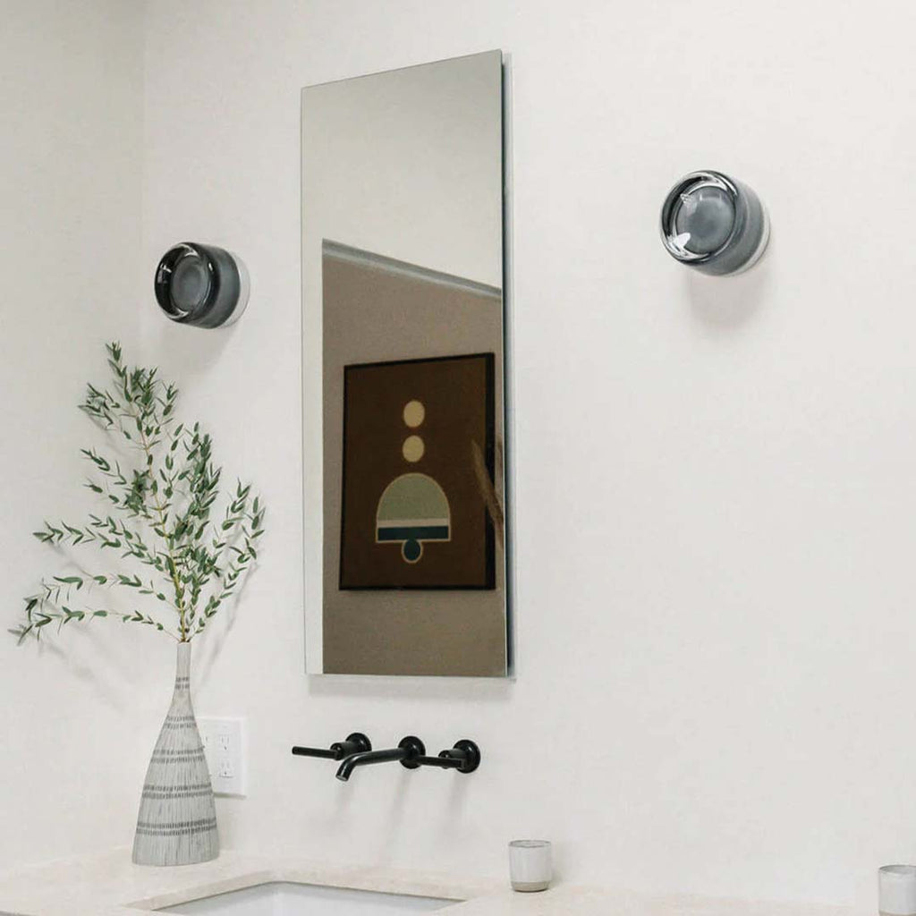 Aplique de pared LED compacto de acrílico y aluminio