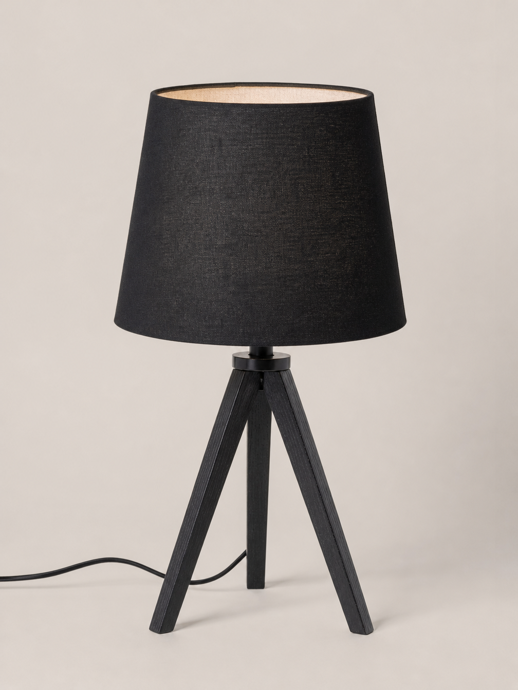 Lámpara de Mesa Trípode Negro - MADRITERA