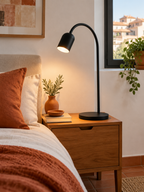 Lámpara de Mesa Arco Negro Mate en ambiente - MADRITERA
