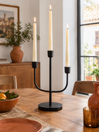 Candelabro Negro de Metal 3 Brazos en ambiente - MADRITERA