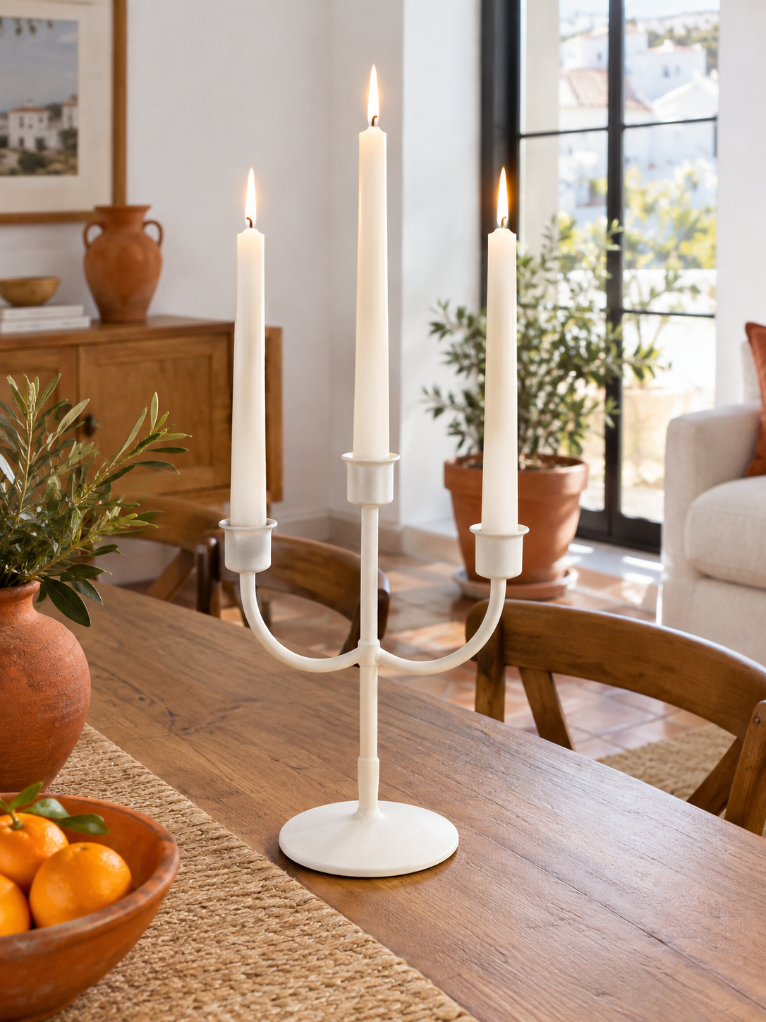 Candelabro de Metal 3 Brazos Blanco en ambiente - MADRITERA