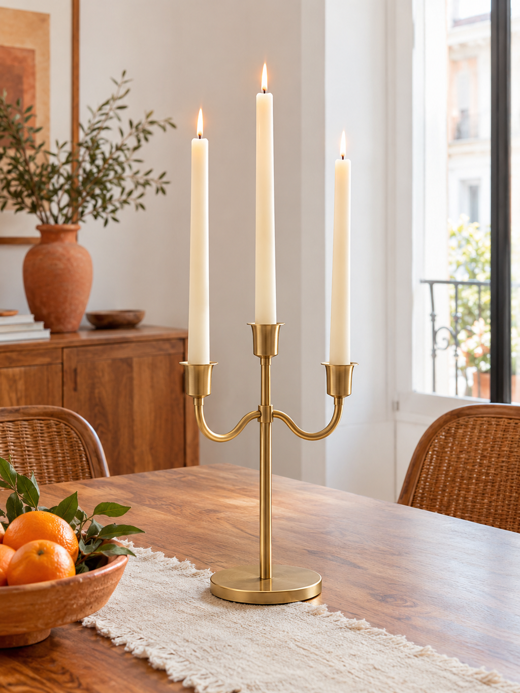 Candelabro de Metal 3 Brazos Dorado en ambiente - MADRITERA