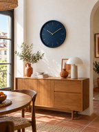 Reloj de Pared Azul Marino y Dorado en ambiente - MADRITERA