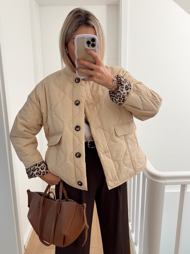Chaqueta elegante con forro de leopardo - Chic y moderna