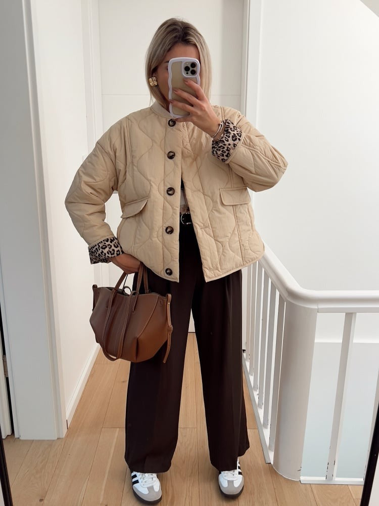 Chaqueta elegante con forro de leopardo - Chic y moderna